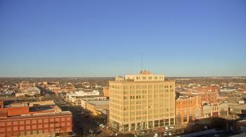 Weather camera view of First National Bank-Hutchinson.