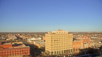 Weather camera view of First National Bank-Hutchinson.