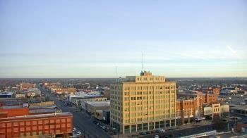 Weather camera view of First National Bank-Hutchinson.