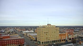 Weather camera view of First National Bank-Hutchinson.