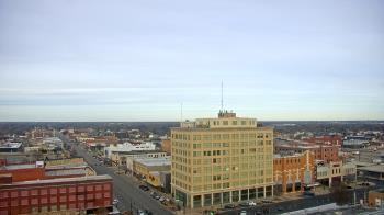 Weather camera view of First National Bank-Hutchinson.