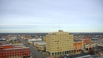 Weather camera view of First National Bank-Hutchinson.