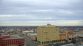 Weather camera view of First National Bank-Hutchinson.