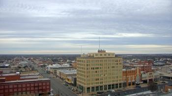 Weather camera view of First National Bank-Hutchinson.