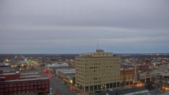 Weather camera view of First National Bank-Hutchinson.