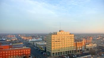 Weather camera view of First National Bank-Hutchinson.