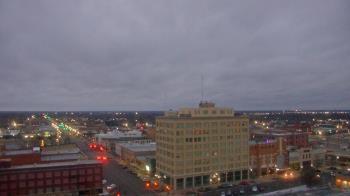 Weather camera view of First National Bank-Hutchinson.