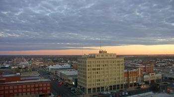 Weather camera view of First National Bank-Hutchinson.