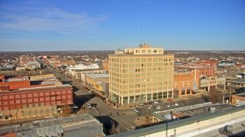 Weather camera view of First National Bank-Hutchinson.