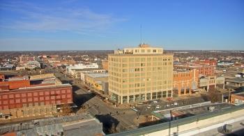 Weather camera view of First National Bank-Hutchinson.