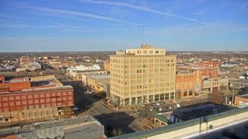 Weather camera view of First National Bank-Hutchinson.
