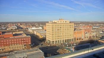 Weather camera view of First National Bank-Hutchinson.