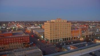 Weather camera view of First National Bank-Hutchinson.