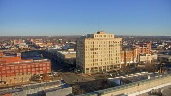 Weather camera view of First National Bank-Hutchinson.