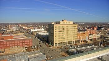 Weather camera view of First National Bank-Hutchinson.