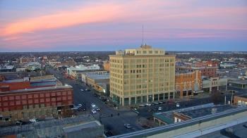 Weather camera view of First National Bank-Hutchinson.