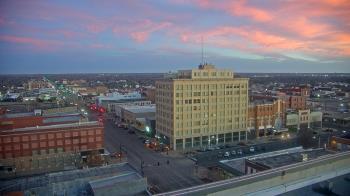 Weather camera view of First National Bank-Hutchinson.