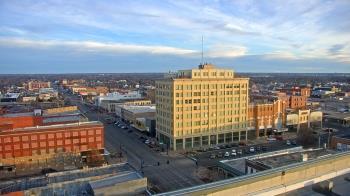 Weather camera view of First National Bank-Hutchinson.