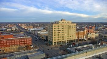Weather camera view of First National Bank-Hutchinson.