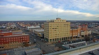Weather camera view of First National Bank-Hutchinson.
