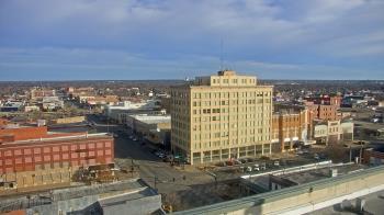 Weather camera view of First National Bank-Hutchinson.
