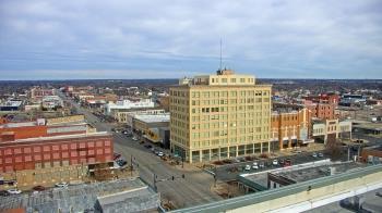 Weather camera view of First National Bank-Hutchinson.