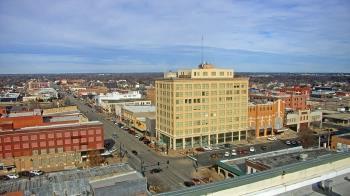 Weather camera view of First National Bank-Hutchinson.
