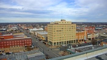 Weather camera view of First National Bank-Hutchinson.