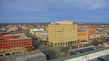Weather camera view of First National Bank-Hutchinson.