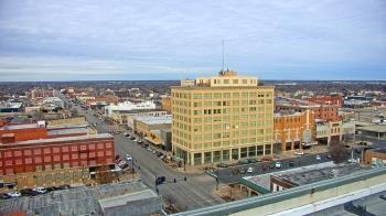 Weather camera view of First National Bank-Hutchinson.