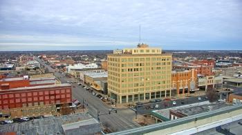 Weather camera view of First National Bank-Hutchinson.