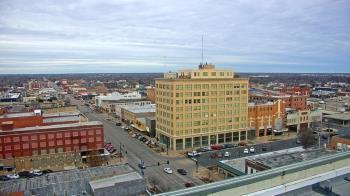 Weather camera view of First National Bank-Hutchinson.