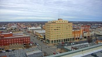 Weather camera view of First National Bank-Hutchinson.