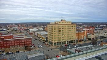 Weather camera view of First National Bank-Hutchinson.