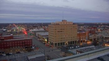 Weather camera view of First National Bank-Hutchinson.