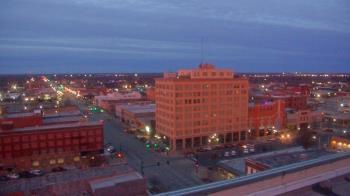 Weather camera view of First National Bank-Hutchinson.