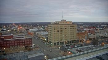 Weather camera view of First National Bank-Hutchinson.