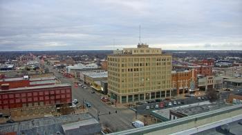 Weather camera view of First National Bank-Hutchinson.