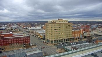 Weather camera view of First National Bank-Hutchinson.