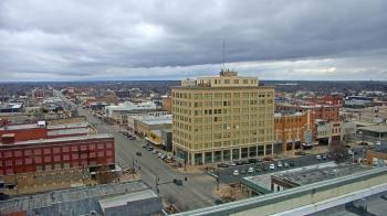 Weather camera view of First National Bank-Hutchinson.