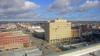 Weather camera view of First National Bank-Hutchinson.