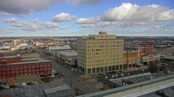 Weather camera view of First National Bank-Hutchinson.