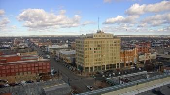 Weather camera view of First National Bank-Hutchinson.