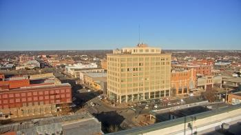 Weather camera view of First National Bank-Hutchinson.
