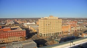 Weather camera view of First National Bank-Hutchinson.