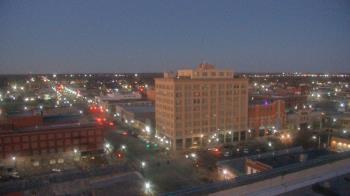 Weather camera view of First National Bank-Hutchinson.