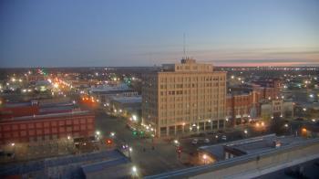 Weather camera view of First National Bank-Hutchinson.