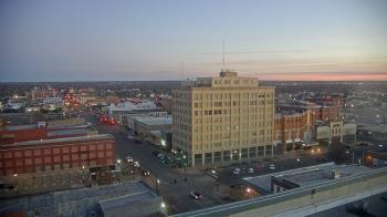 Weather camera view of First National Bank-Hutchinson.