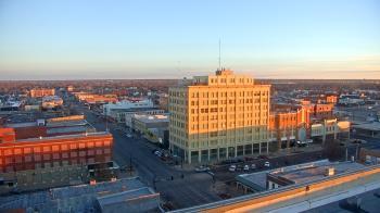 Weather camera view of First National Bank-Hutchinson.