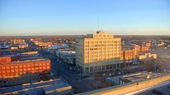 Weather camera view of First National Bank-Hutchinson.